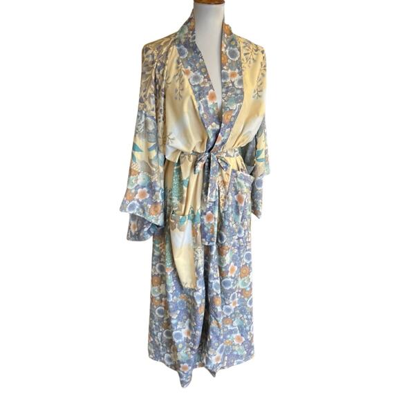 Vintage 70s–80s Pastel Floral Kimono Robe – Soft Flowing Fabric, S–L - Picture 1 of 7